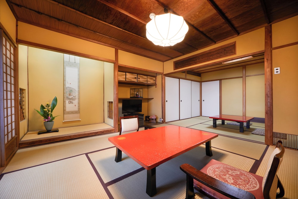 スーペリア ルーム海側 禁煙 客室2 | 茶六別館