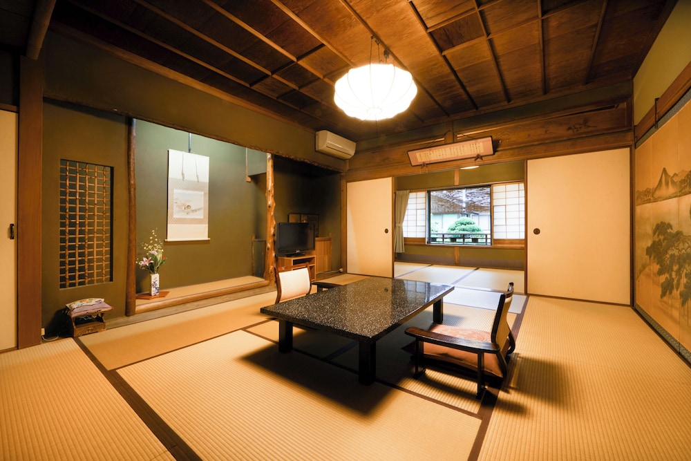 スーペリア ルーム海側 禁煙 客室5 | 茶六別館