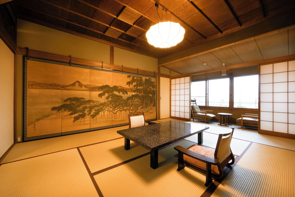 スーペリア ルーム海側 禁煙 客室10 | 茶六別館