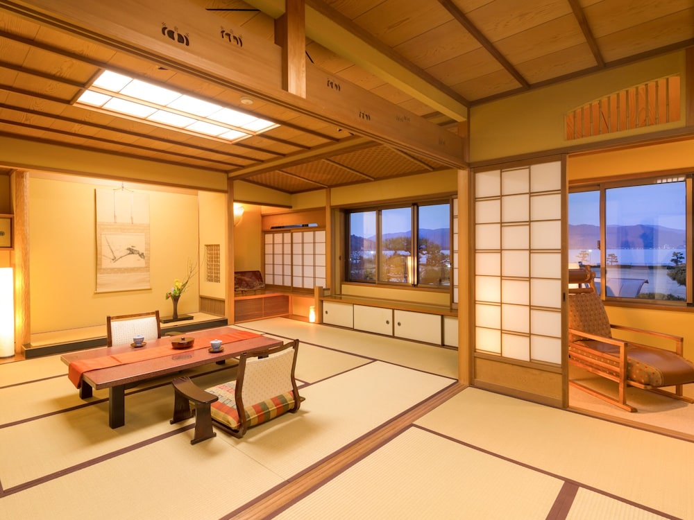 スーペリア ルーム海側 禁煙 客室1 | 茶六別館