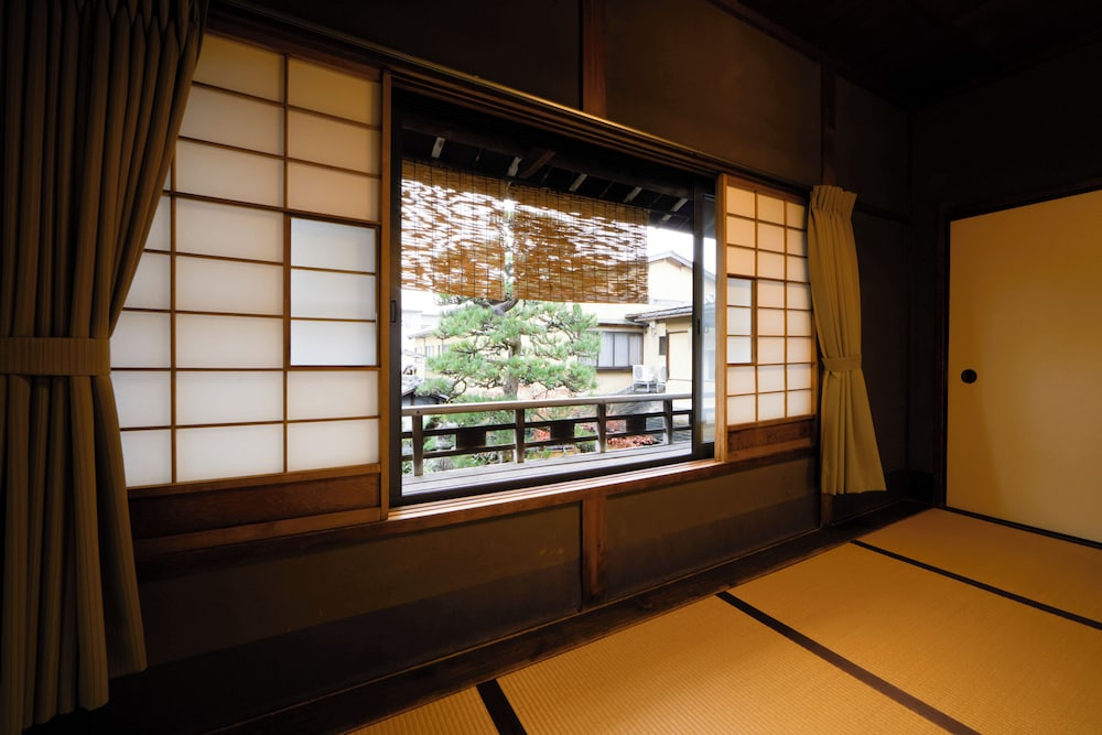 スーペリア ルーム海側 禁煙 客室3 | 茶六別館