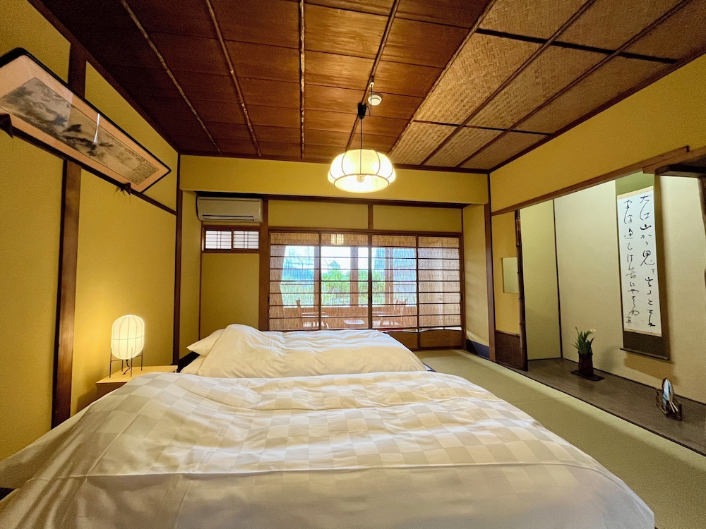 スタンダード ツインルーム シングルベッド 2 台,海側 禁煙 客室3 | 茶六別館