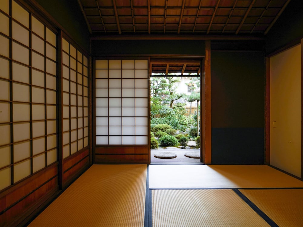 スーペリア ルーム海側 禁煙 客室1 | 茶六別館