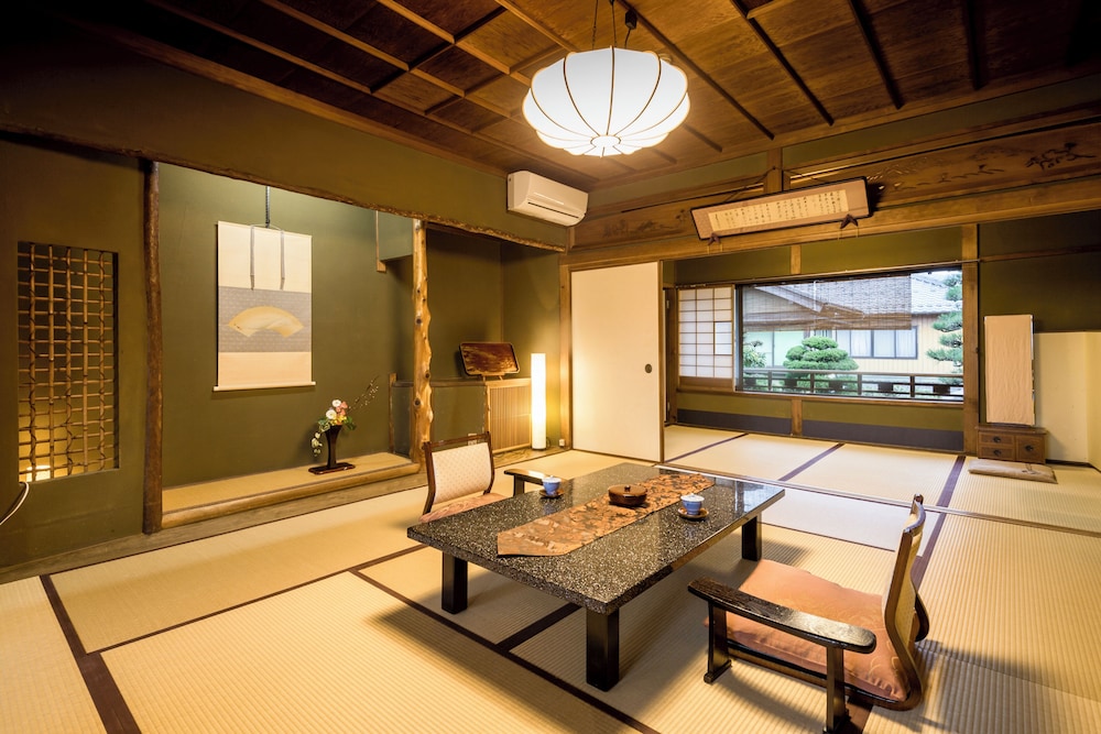 スーペリア ルーム海側 禁煙 客室15 | 茶六別館