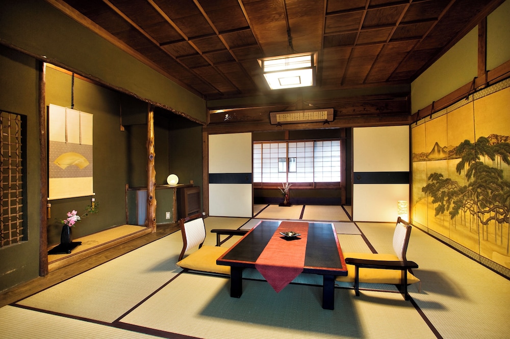 スーペリア ルーム海側 禁煙 客室16 | 茶六別館