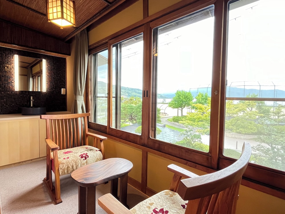 スタンダード ツインルーム シングルベッド 2 台,海側 禁煙 部屋からの景観0 | 茶六別館