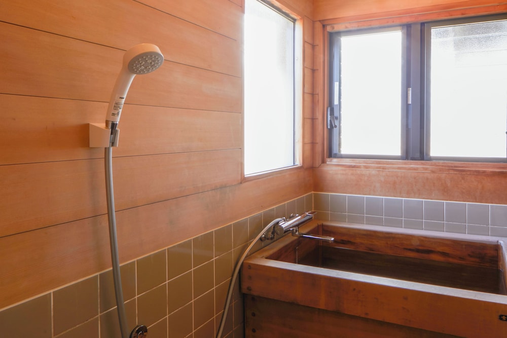 スーペリア ルーム海側 禁煙 バスルーム0 | 茶六別館