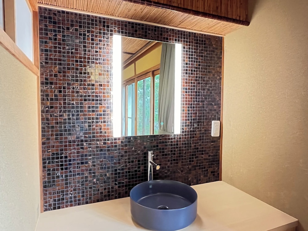 スタンダード ツインルーム シングルベッド 2 台,海側 禁煙 バスルーム0 | 茶六別館