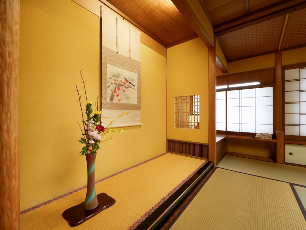 スーペリア ルーム海側 禁煙 客室2 | 茶六別館