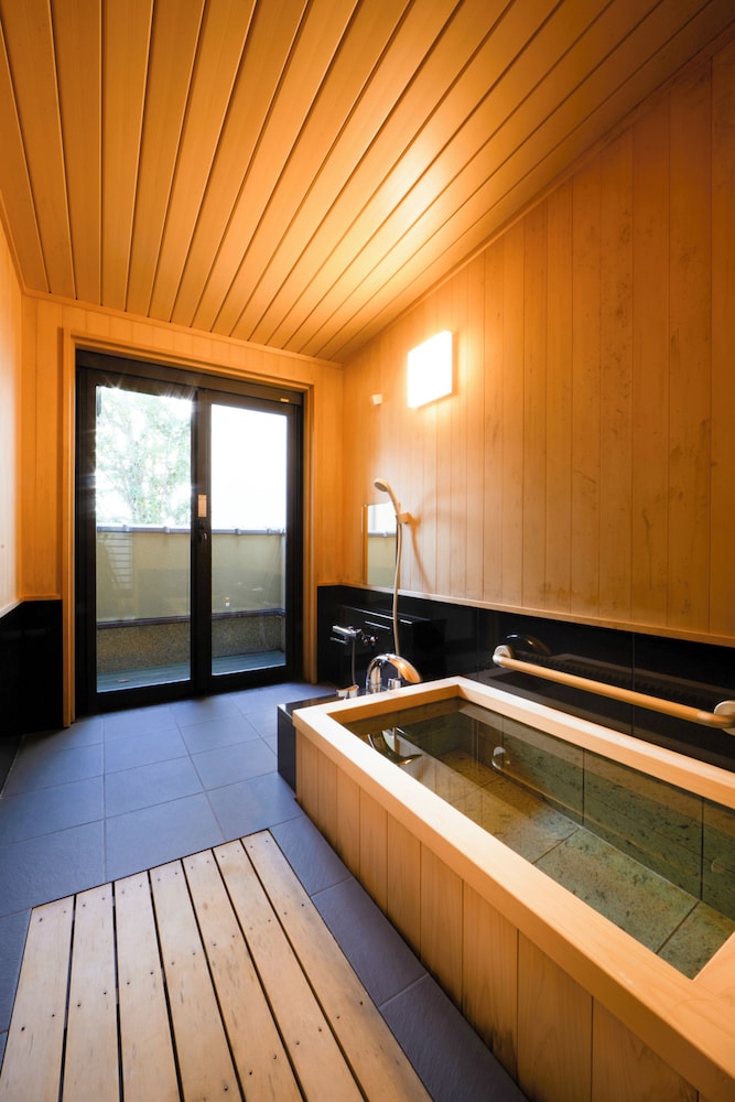 スーペリア ルーム海側 禁煙 客室12 | 茶六別館