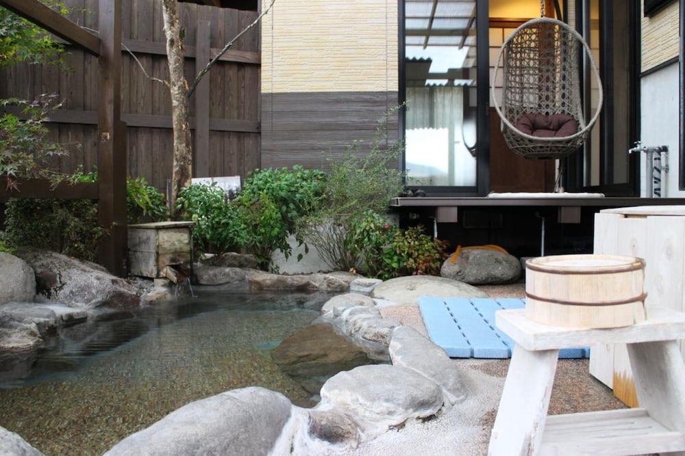 和室 スーペリアルーム 露天風呂付 別館 客室1 | 由布院 山荘 吾亦紅