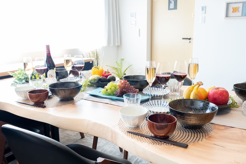 プレミアムスイート　5名まで　禁煙 客室内のダイニングエリア1 | HOTEL KADO GOSHO‐MINAMI KYOTO