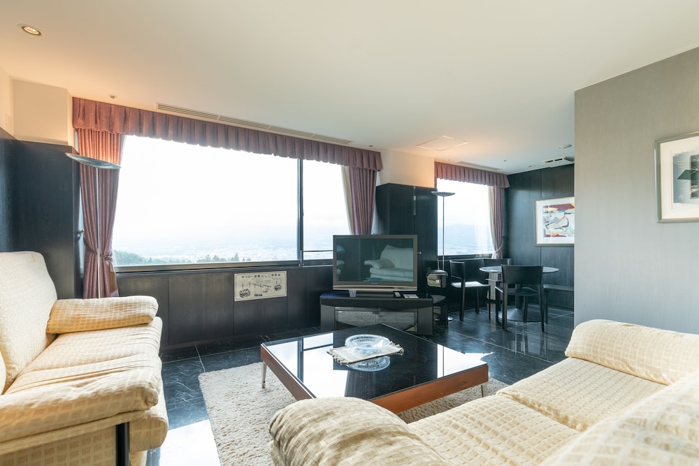 [禁煙] 洋室スイートルーム(富士山ビュー) リビングルーム0 | レンブラントプレミアム富士御殿場