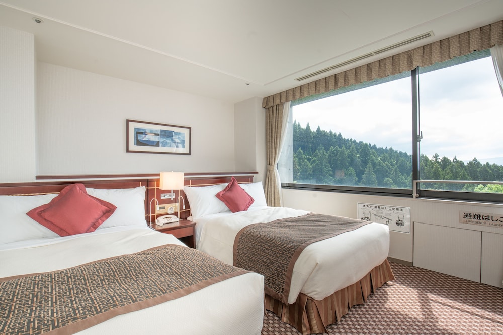 [禁煙] 洋室ジュニアスイート (富士山ビュー) 客室2 | レンブラントプレミアム富士御殿場