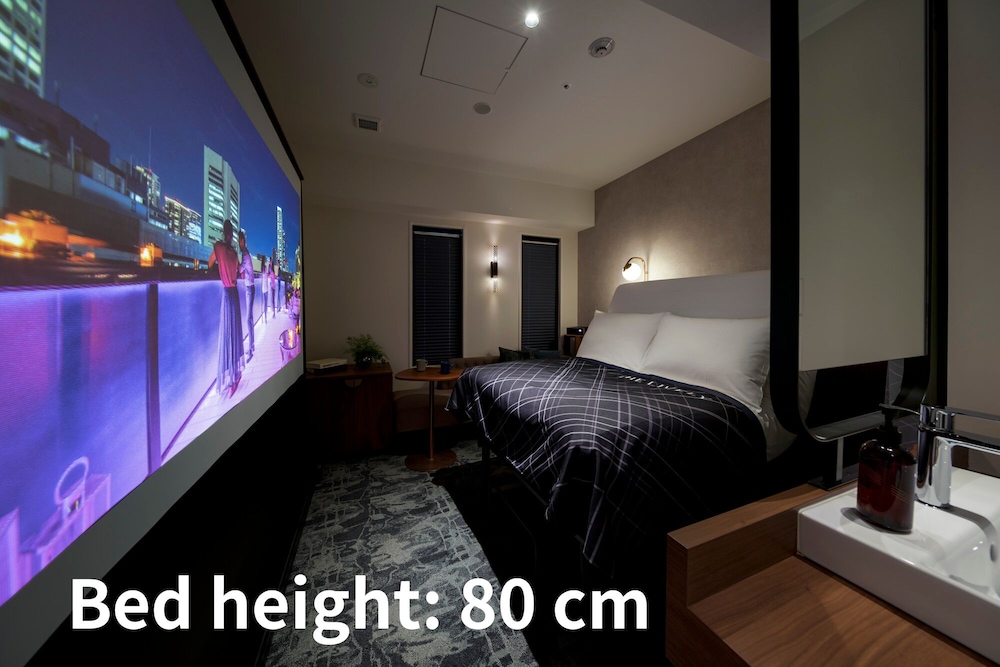 スーペリア シングルルーム（プロジェクター付きシアタールーム） | THE LIVELY 大阪本町 (ザ・ライブリー大阪本町)