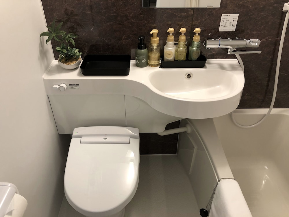 エコノミー ロフト ベッド (複数台) バスルーム1 | ホテル東興 博多 祇園