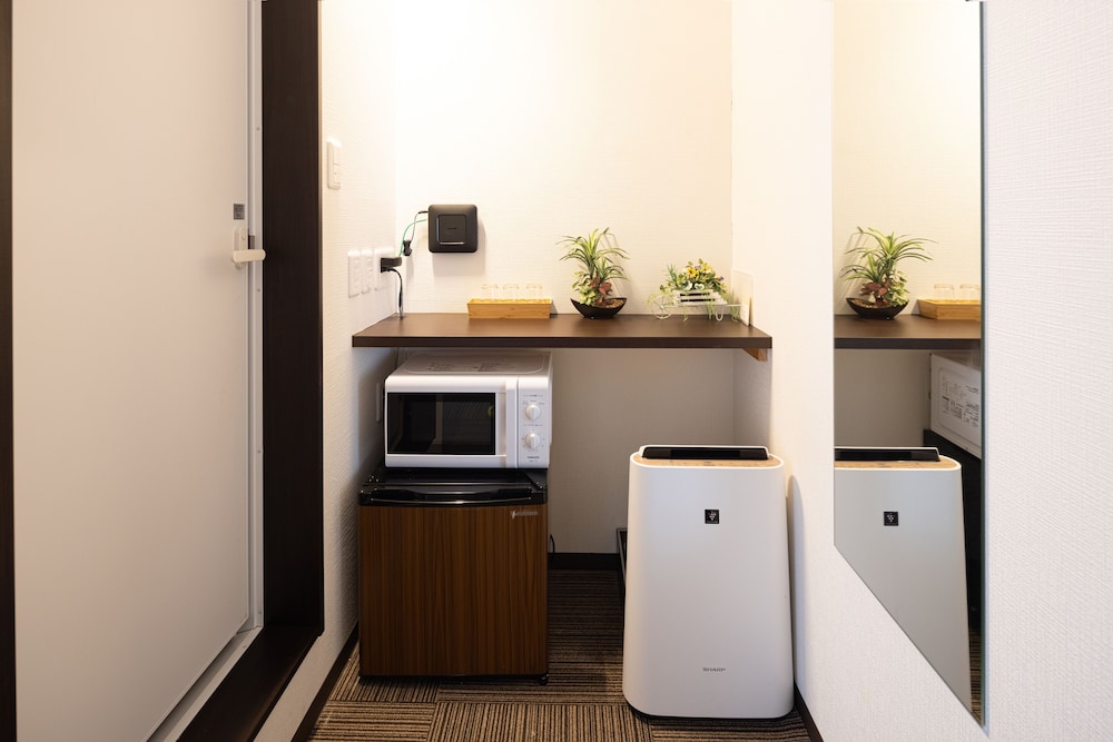 ベーシック ロフト ベッド (複数台) 専用キッチン1 | ホテル東興 博多 祇園