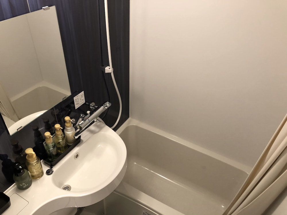 ベーシック ツインルーム 1 ベッドルーム バスルーム1 | ホテル東興 博多 祇園