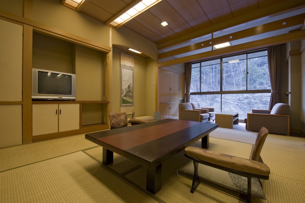 和室10畳 | 西山温泉 慶雲館