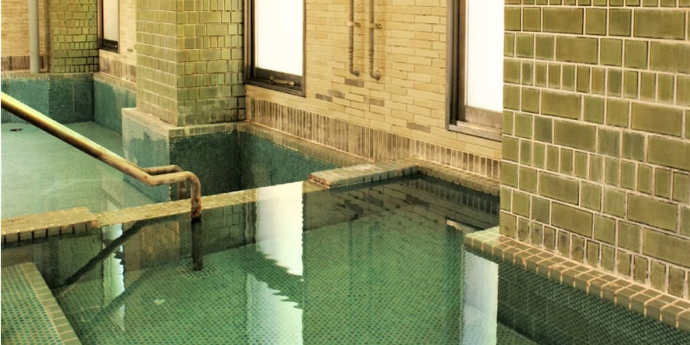 ツインルーム トイレ付 共用バスルーム0 | ケイズハウス北海道旭岳温泉