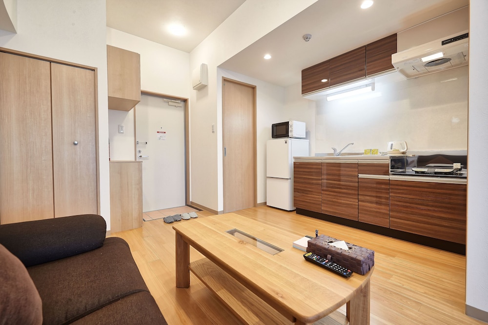 ベーシック スタジオ ダブルベッド 1 台 客室10 | M's Stay Okinawa