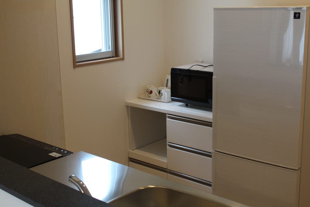 デラックス ルーム ダブルベッド 2 台 専用簡易キッチン0 | M's Stay Okinawa