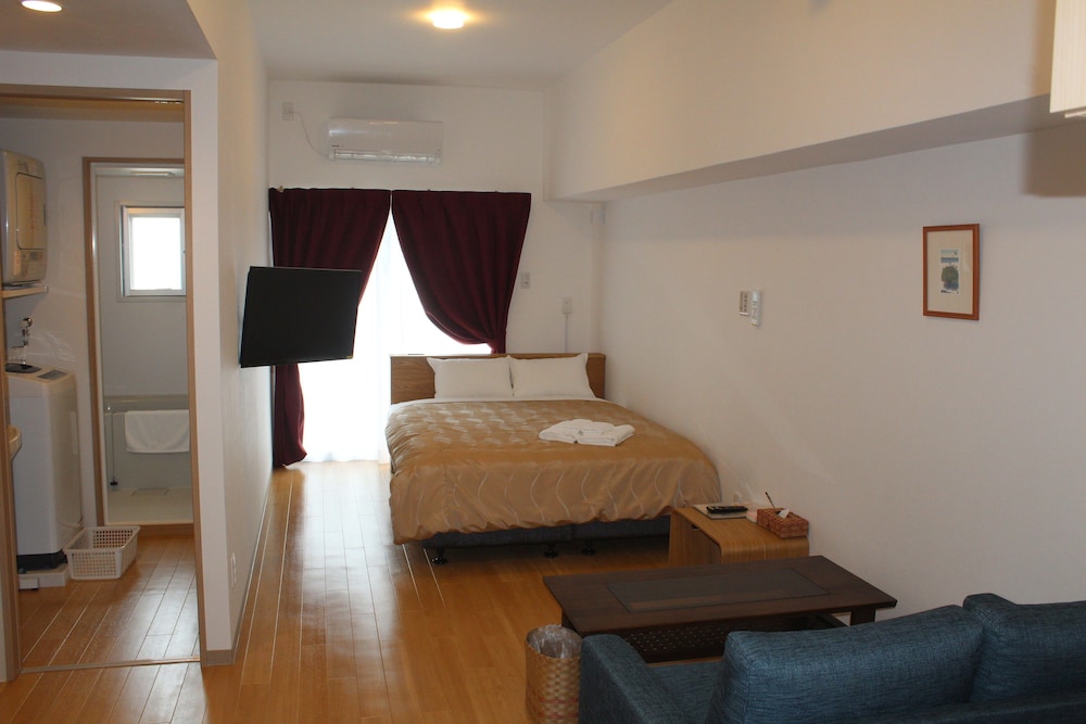 ベーシック スタジオ ダブルベッド 1 台 客室2 | M's Stay Okinawa