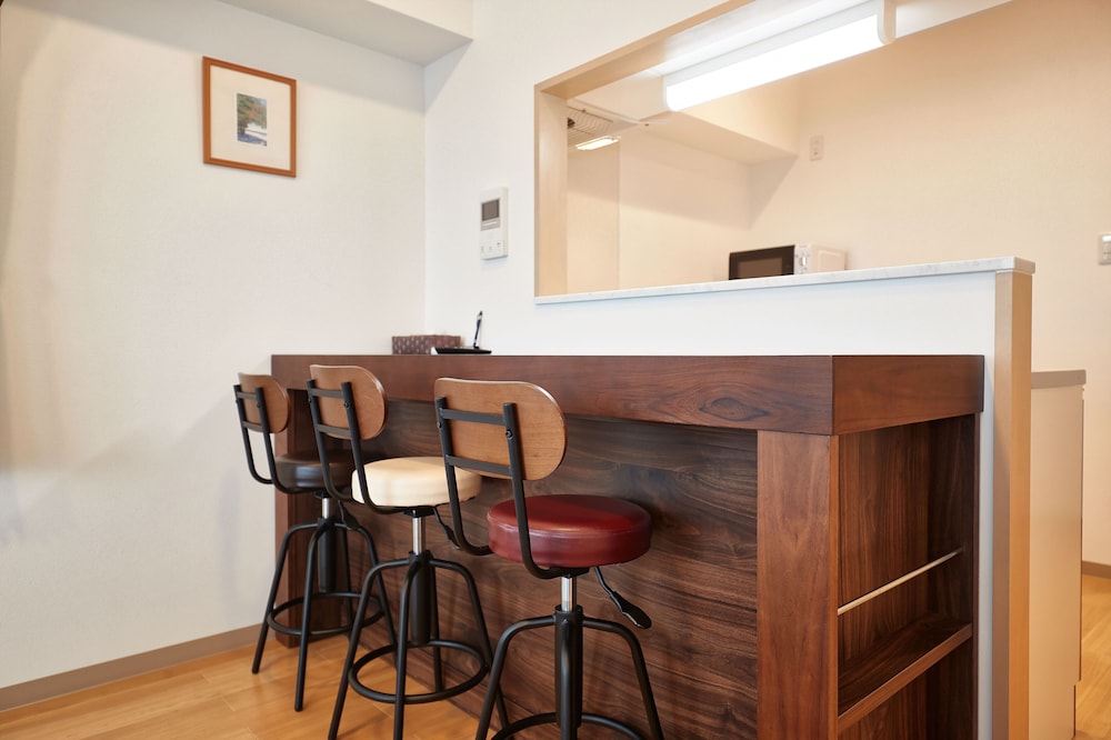 ツインルーム 客室内のダイニングエリア0 | M's Stay Okinawa