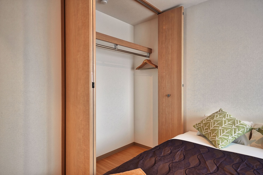 デラックス ルーム ダブルベッド 2 台 客室15 | M's Stay Okinawa