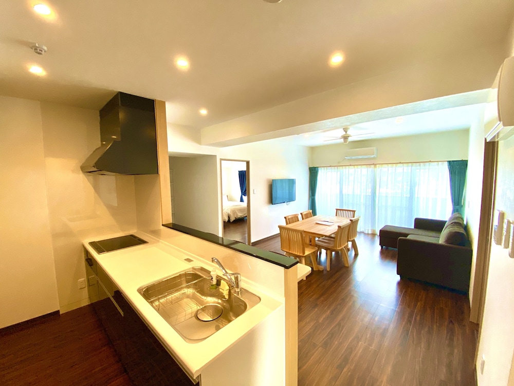 ロイヤル アパートメント リビングルーム2 | M's Stay Okinawa