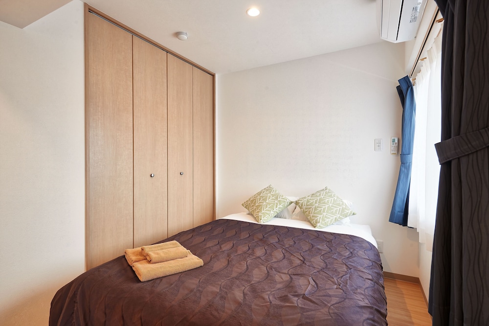 デラックス ルーム ダブルベッド 2 台 客室13 | M's Stay Okinawa