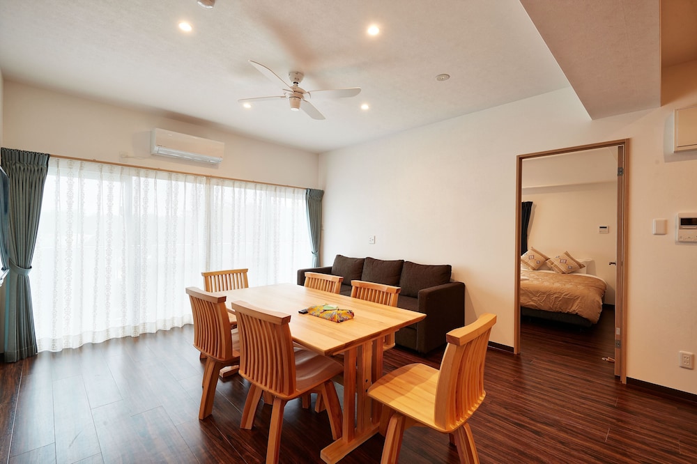 ロイヤル アパートメント リビングルーム3 | M's Stay Okinawa