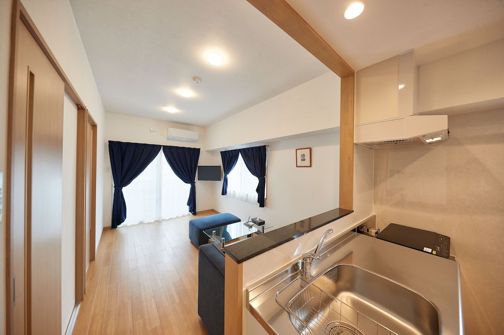 デラックス ルーム ダブルベッド 2 台 客室8 | M's Stay Okinawa
