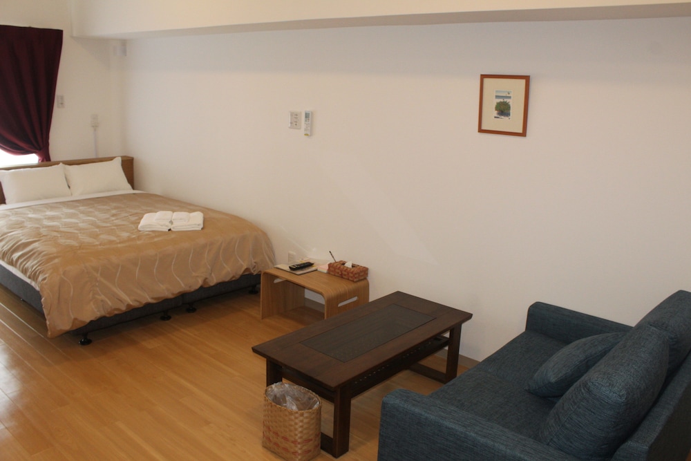 ベーシック スタジオ ダブルベッド 1 台 客室1 | M's Stay Okinawa