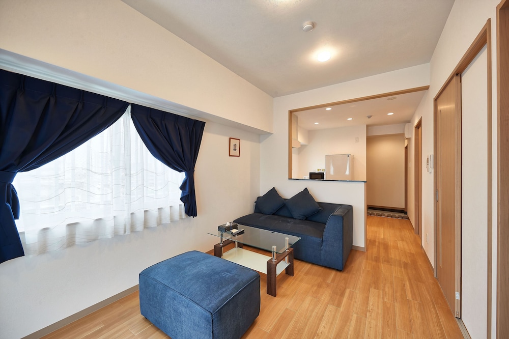 デラックス ルーム ダブルベッド 2 台 客室11 | M's Stay Okinawa