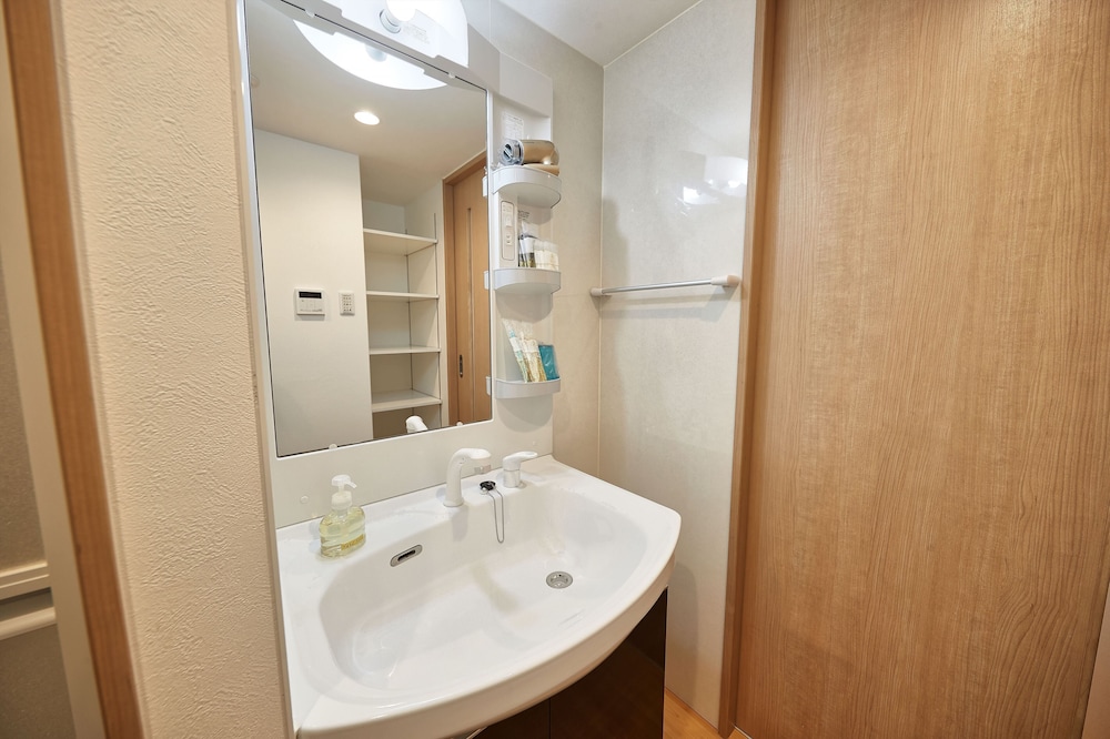 コンフォート ツインルーム ベッド (複数台) バスルーム1 | M's Stay Okinawa
