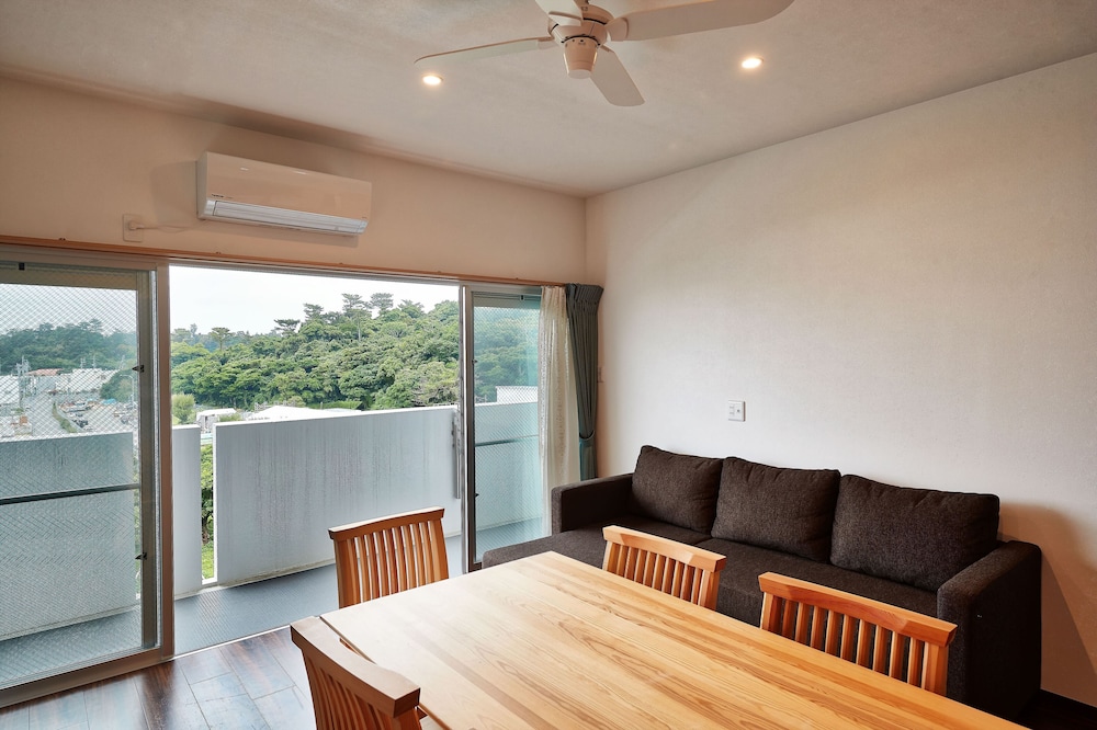 ロイヤル アパートメント 客室10 | M's Stay Okinawa