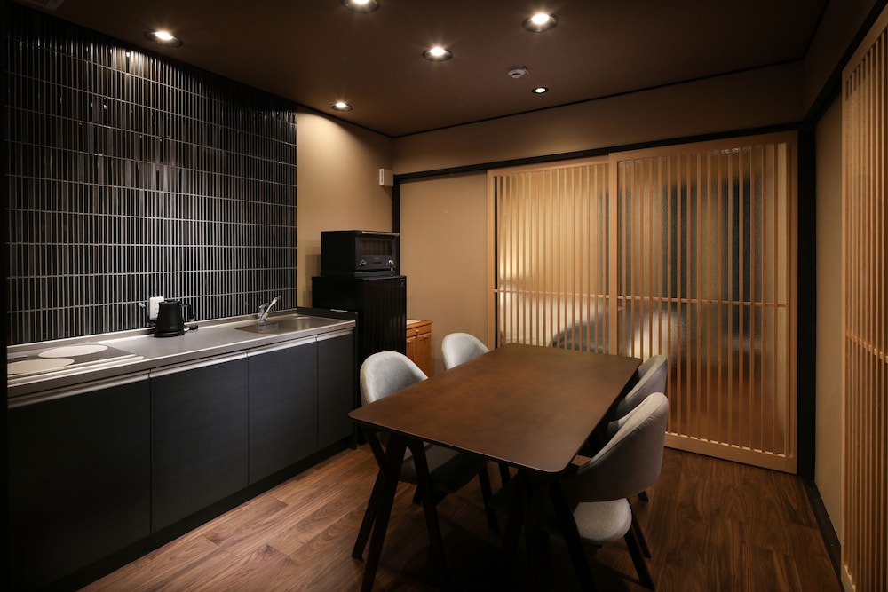 京町家一棟貸し 客室内のダイニングエリア0 | 奏 京都八条口