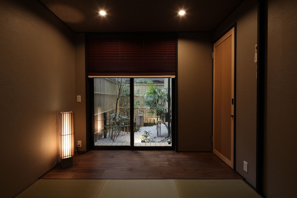 京町家一棟貸し 客室1 | 奏 京都八条口