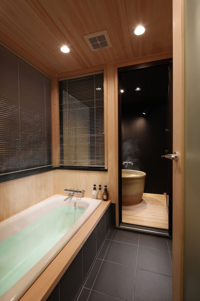 京町家一棟貸し バスルーム1 | 奏 京都八条口