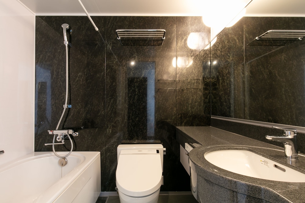 デラックス ツインルーム バスルーム0 | ほとりのホテル Ban