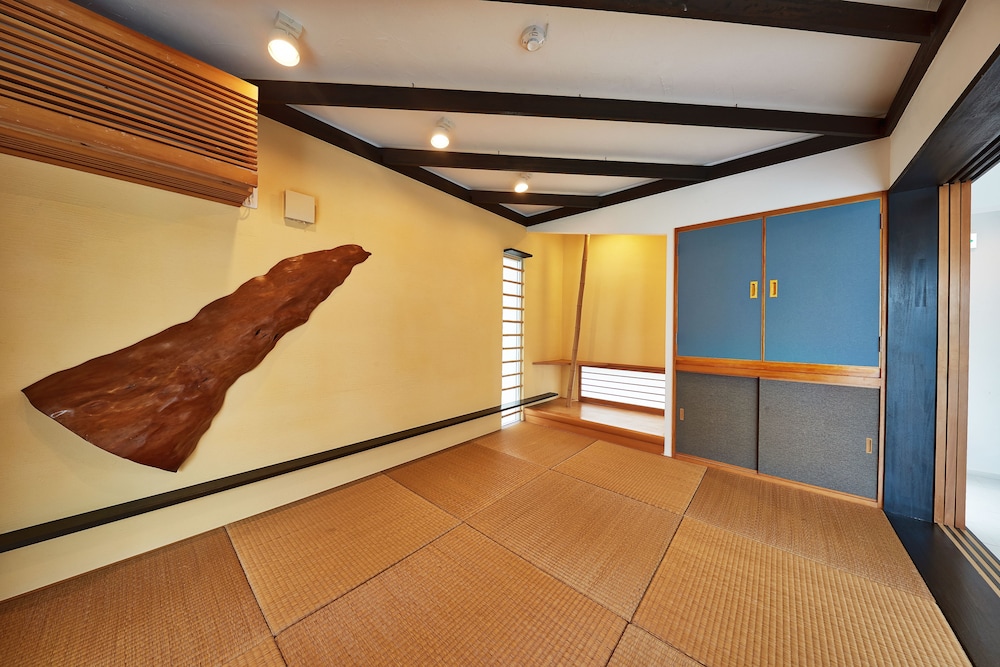デラックス ビラ 6人部屋 客室2 | アダンリゾート Sky Villa Toyohara