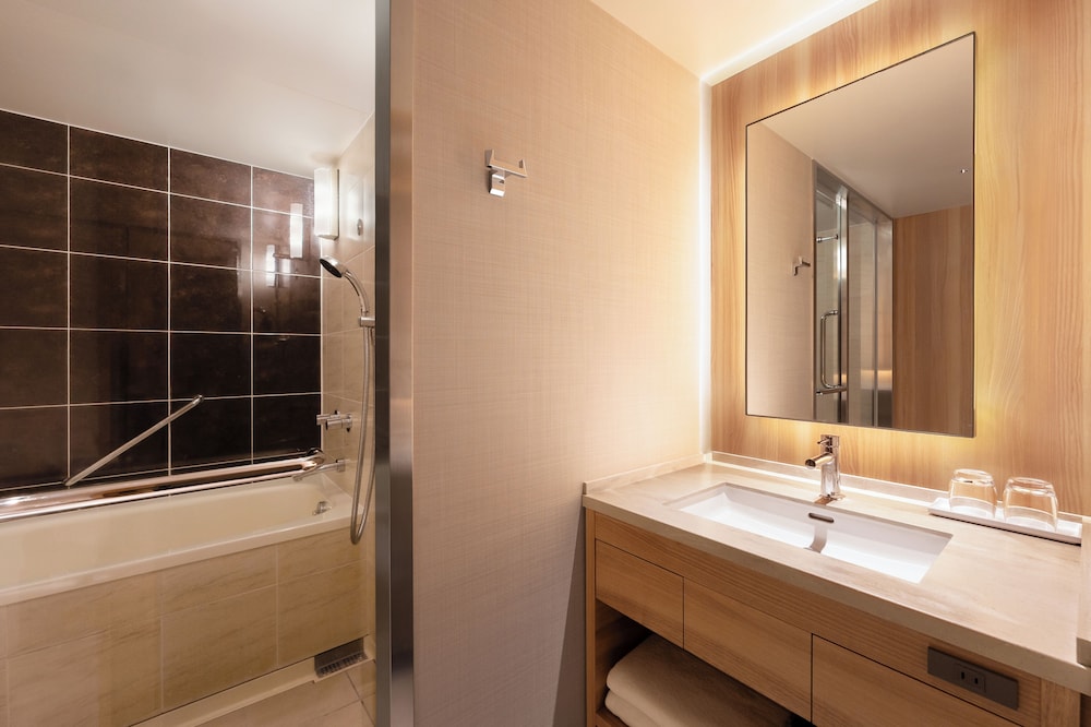 [2025リニューアル]クラブスーペリアツインルーム（1～4名） バスルーム1 | 沖縄ハーバービューホテル