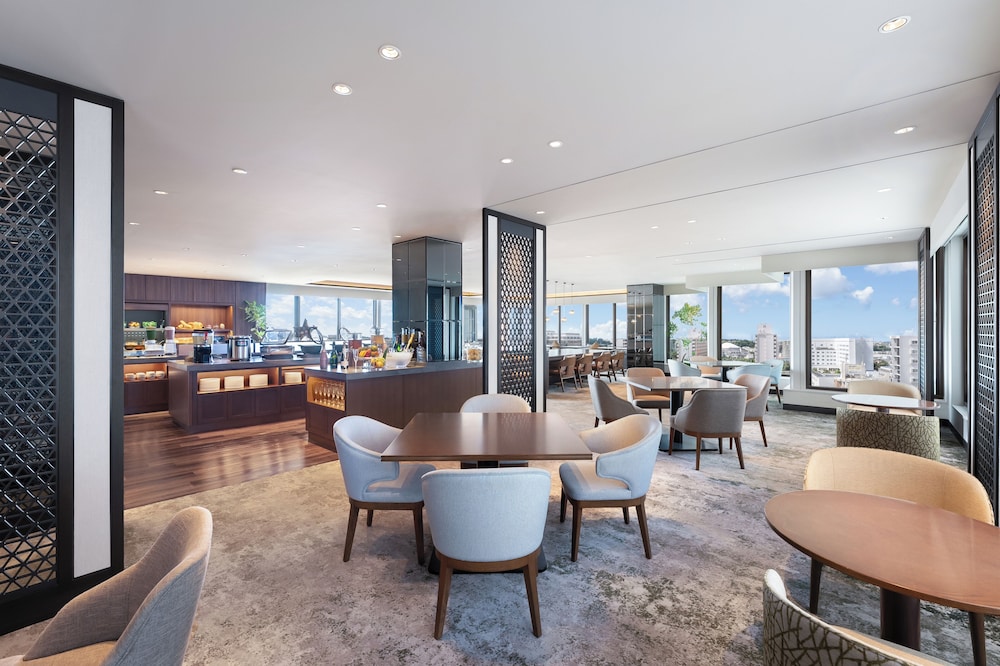 [2025リニューアル]クラブスーペリアツインルーム（1～4名） エグゼクティブ ラウンジ11 | 沖縄ハーバービューホテル