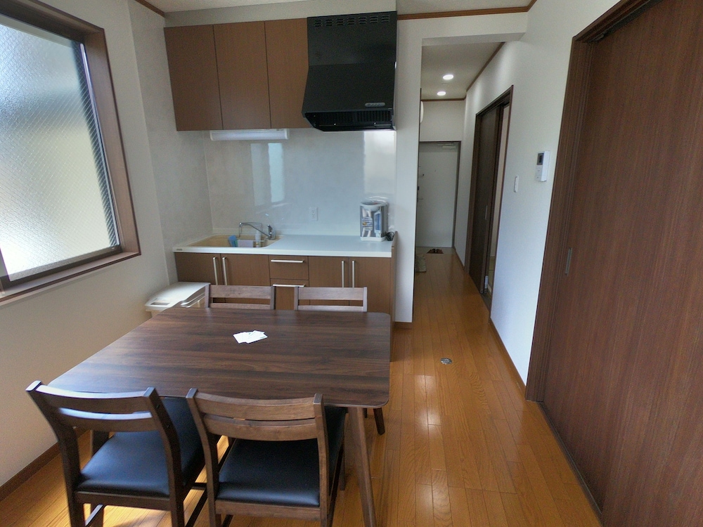 ベーシック アパートメント シティビュー リビング エリア0 | Thanyaporn Hotel