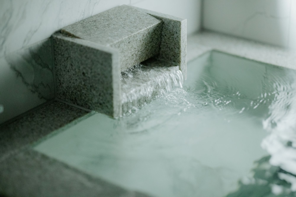 デラックス ツインルーム バスルーム0 | 万平ホテル