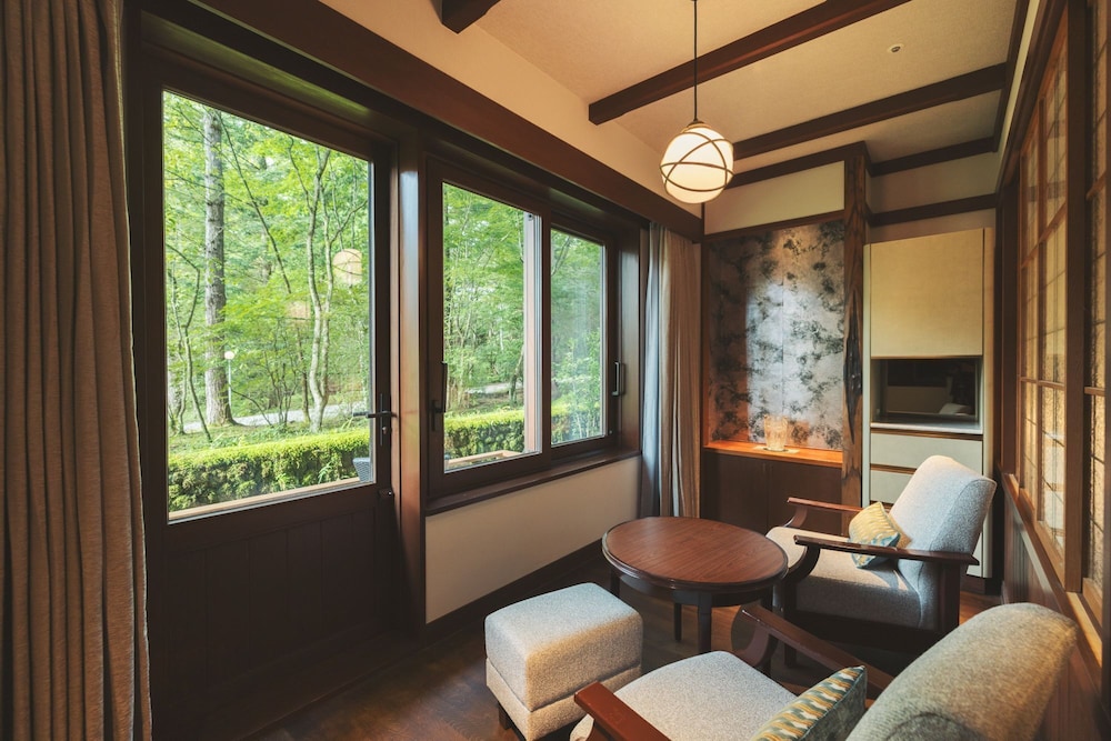 クラシック ツインルーム 客室1 | 万平ホテル