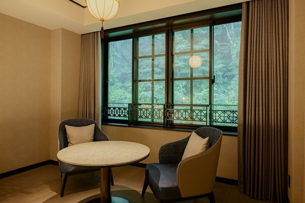 デラックス ツインルーム 客室1 | 万平ホテル