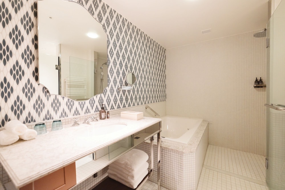 クラシック ツインルーム バスルーム0 | 万平ホテル