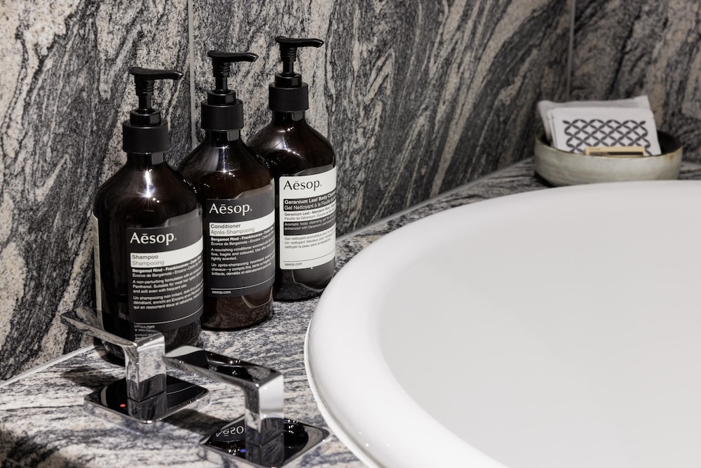 ハウス キングベッド 1 台 (Higashiyama) バスルーム1 | パーク ハイアット 京都